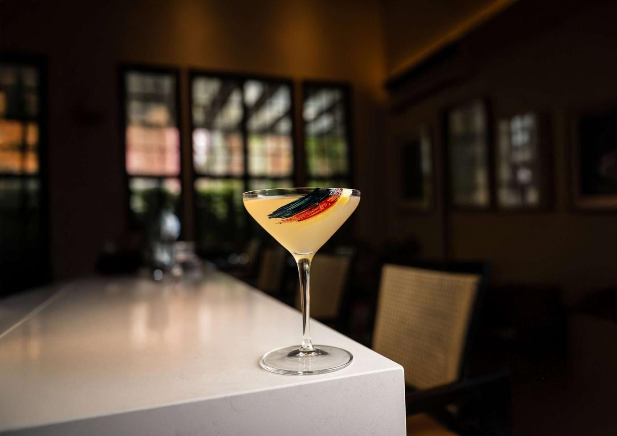 Bristol Panama, A Registry Collection Hotel Экстерьер фото A cocktail at the bar
